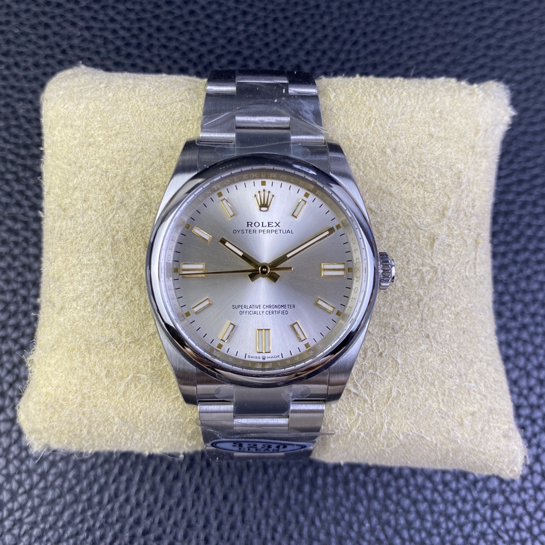 Rolex Oyster Perpetual 41 Silver Dial Steel M124300 0001 Men's Watch